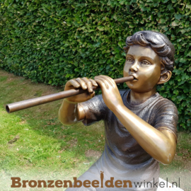 Bronzen jongen met fluit als tuinbeeld BBW1229br