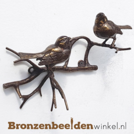 NR 2 | Bronzen vogel beeld ''Vogels naast elkaar'' voor aan de muur BBW0397br