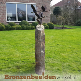 Beeld vlucht ganzen op Basalt sokkel BBWF5G