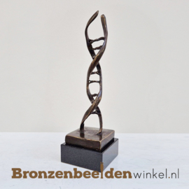 Geslaagd voor master geneeskunde "DNA streng" BBW01br102
