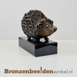 Egel beeldje op sokkel BBWR89013