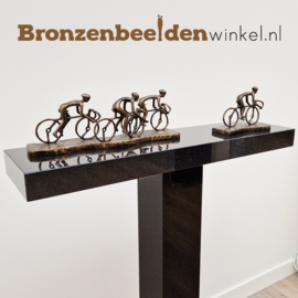 Bronzen wielrenners op plateau en sokkel BBW18br69s