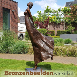 Vrouwen tuinbeeld "De zwierige vrouw" BBW47336