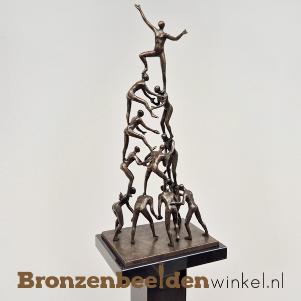 NR 22 | Jubileum cadeau bedrijf "Samen bouwen aan succes" op sokkel