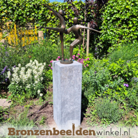 Tuinbeeld "Harmonie in beweging" in brons BBW0361bruin