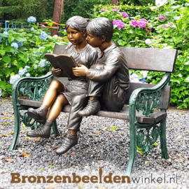 Bronzen tuinbeeld "Lezende kinderen" BBW749