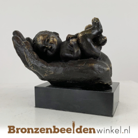 Doop geschenk baby "Baby op hand" BBW007br20