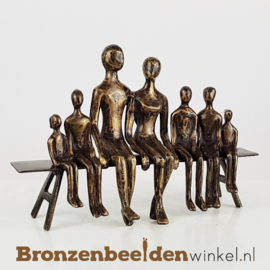 Beeldje ouders met 4 dochters en 1 zoon BBW001br61