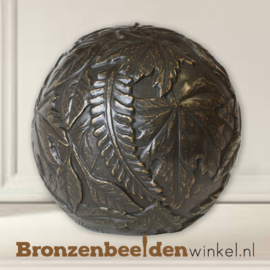 Ronde urn van brons met bladeren BBW0670br-l
