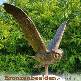 Tuinbeeld uil op hardsteen sokkel BBW1251br