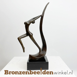 Vrouwenbeeldje "De sprong *klein* " BBW005br07k