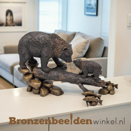 Beeld moeder beer met welp van brons BBW0940br
