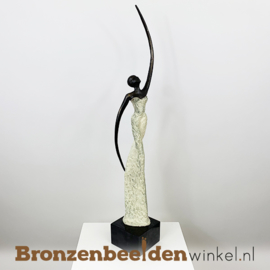 Vrouwenbeeldje "De zangeres" BBW004br46