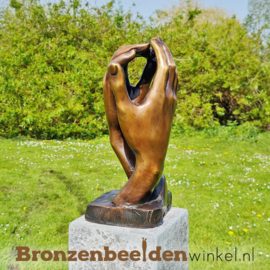 Bronzen tuinbeeld van twee handen BBW61073