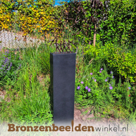Beeld "Voortdurend in beweging" voor in de tuin BBW98364os