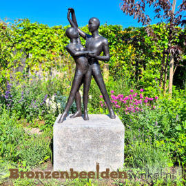 Tuinbeeld "Liefdeskoppel" in brons BBW1094