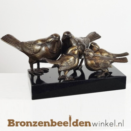 Vogels met drie jongen op sokkel BBW80006