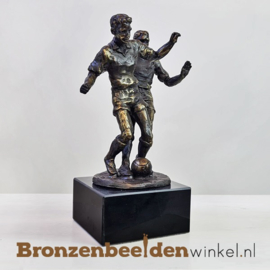 Beeldje "Het voetbalduel" BBW002br50