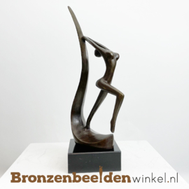 Vrouwenbeeldje "De sprong *klein* " BBW005br07k