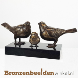 Vogels met jong op sokkel BBW80004