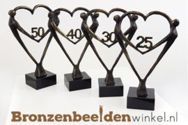 NR 8 | Bronzen beeld Utrecht "Het Hart" met aantal huwelijksjaren