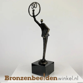 TOP 50 jaar verjaardagscadeau "Het glas heffen met jaartal 50"