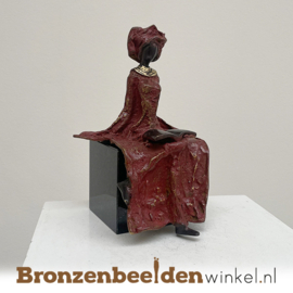 Zittend Afrikaanse vrouwenbeeld "Talisa op sokkel" 24cm BBWZT06GR