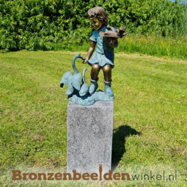 Bronzen meisje met ganzen en vogel als tuinbeeld BBW1063br