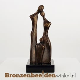 Bronzen beeldje vader moeder en kind BBW006br02
