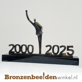 TOP 25 jaar bestaan bedrijf cadeau "Glas heffen met jaartallen" BBW003br86JT25 2000-2025