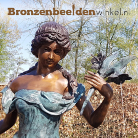 Vijver beeld "Vrouw met bloemen" BBW29380