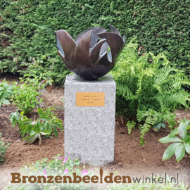 Asbestemming tuin beeld op sokkel "Bloem des Levens" - groen