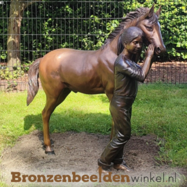 Bronzen beeld meisje met pony BBW870
