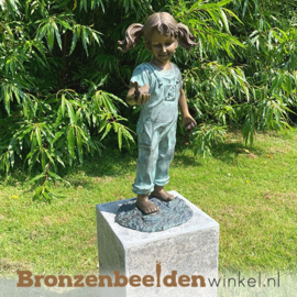 Bronzen meisje met vogel als tuinbeeld BBW0817br