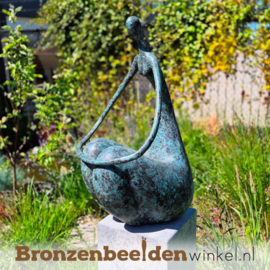 Vrouw beeld "Léa" voor in de tuin BBW94541