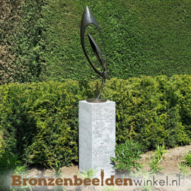 Bronzen beeld op urn sokkel "Geborgenheid" BBW22ab41br
