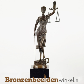 Beeld Vrouwe Justitia van brons BBW008br12