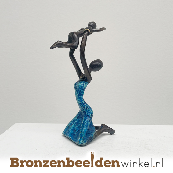 Bronzen beeldje uit Afrika "Ayane en Friday " 12 cm BBWST24