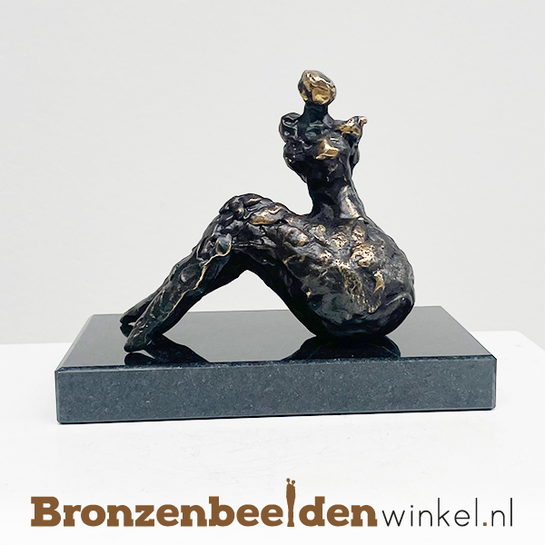 Vrouwenbeeldje "Madame Colette" BBW008br92