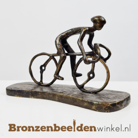 Bronzen beeldje van een wielrenner BBW005br66