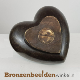 Bronzen asbeeld hart met tortelduifjes BBW0551br