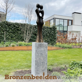 NR 9 | Cadeau vrouw 52 jaar ''Bronzen liefdespaar tuinbeeld'' BBW0718br
