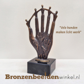 Beeld samenwerking "Vele handen maken licht werk" BBW001br44