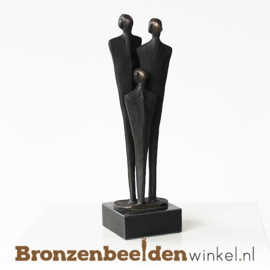 Beeldje vader moeder en kind "Gezin met 1 kind" BBW006br18