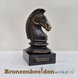 RELATIEGESCHENK BEELDJE IN OPDRACHT KORPS COMMUNICATIE EN ENGAGEMENT