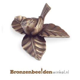 Bronzen vogel op blad BBW85306