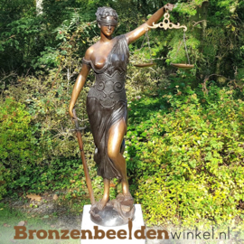 Beeld Vrouwe Justitia als tuinbeeld BBW57886