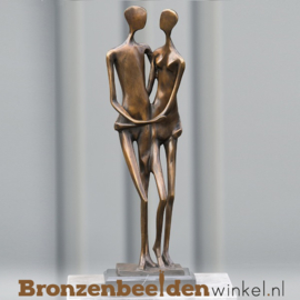 Bronzen liefdespaar tuinbeeld "Zorg voor Elkaar" BBW52110br