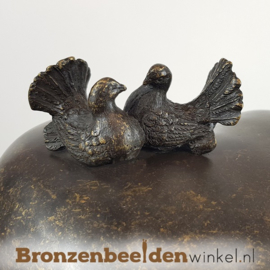 Bronzen asbeeld hart met tortelduifjes BBW0551br