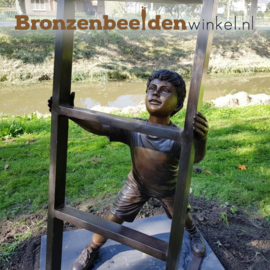 Groot beeld kinderen op ladder BBW1289